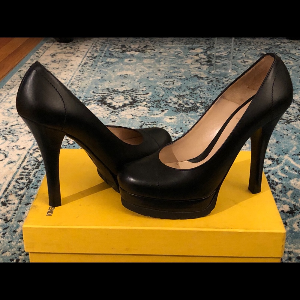 FENDI PUMPS BLACK Leather